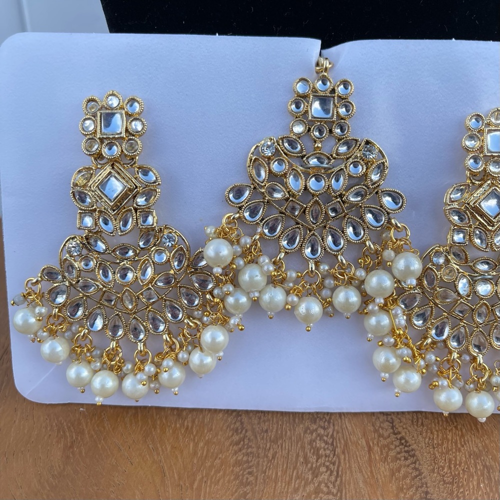 Faux Pearl Kundan Earrings With Maang Tikka - Picture 9 of 10